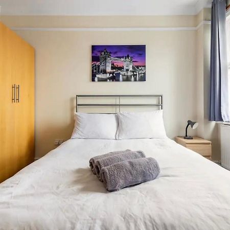 Lovely 3-Bed 20 Minutes To Central Londres Exterior foto
